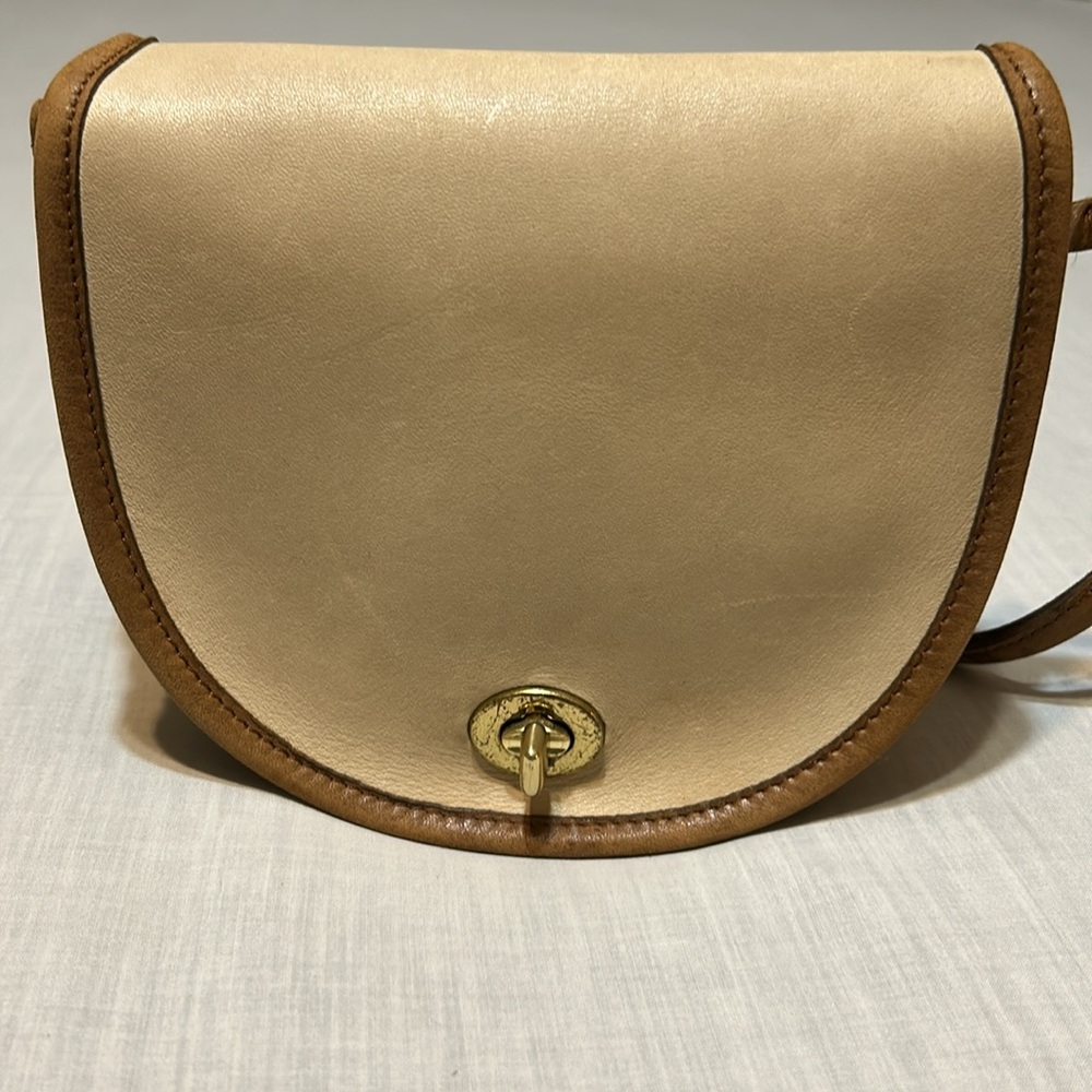 Coach Vintage Elegant Cream and Tan Leather Saddle Bag - Picture 3 of 11